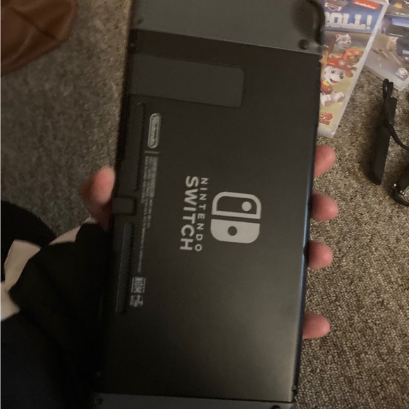 Nintendo Switch Console - Picture 4 of 11
